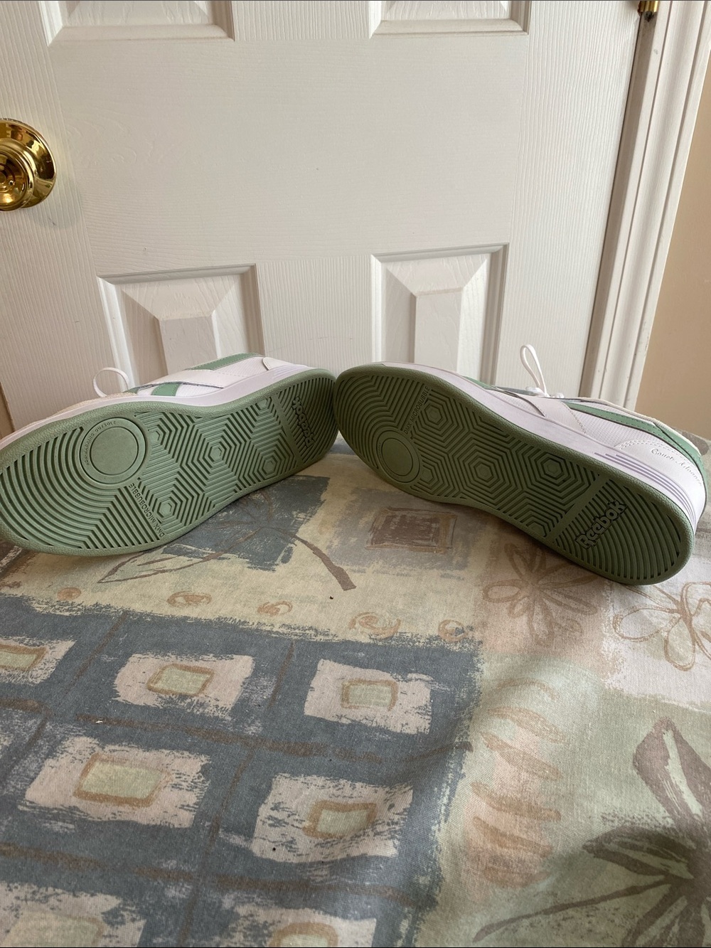 Reebok Size 9 Court Advance White and Green Women’s Sneakers - Picture 5 of 12